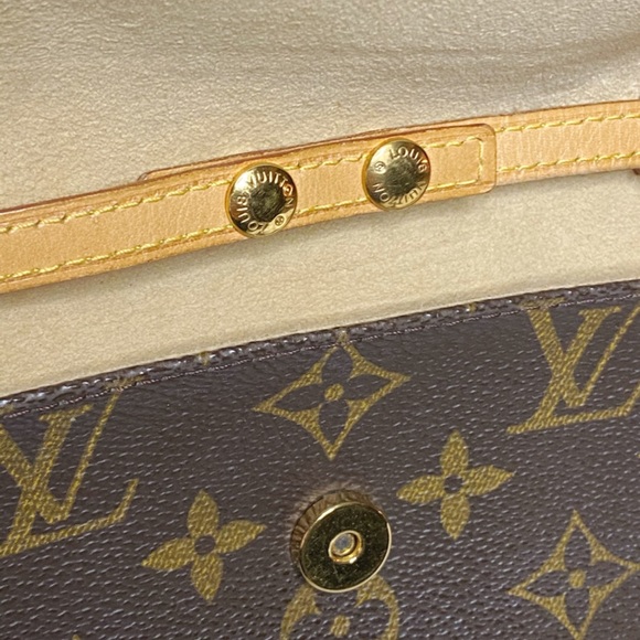 9️⃣0️⃣0️⃣ Authentic Louis Vuitton Pochette Twin - Picture 11 of 14